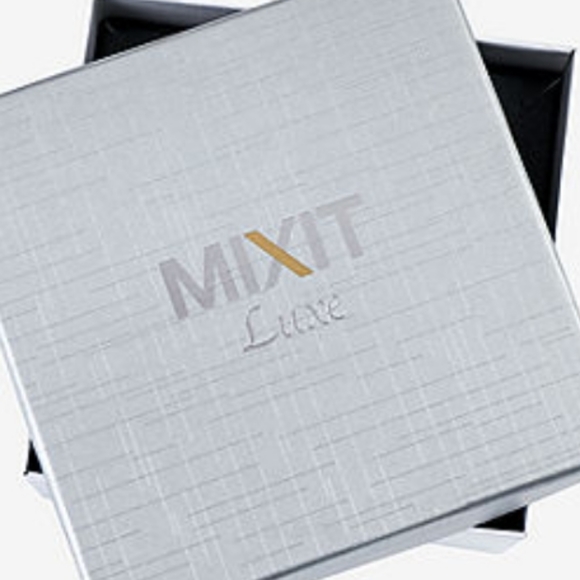 NWT* LARGE GOLD MIRROR COMPACT! - Picture 4 of 6